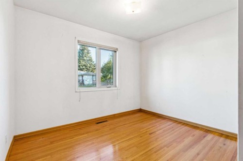 5307 7 Avenue Sw, Calgary, AB - Indoor Photo Showing Other Room