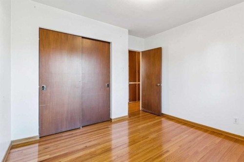 5307 7 Avenue Sw, Calgary, AB - Indoor Photo Showing Other Room