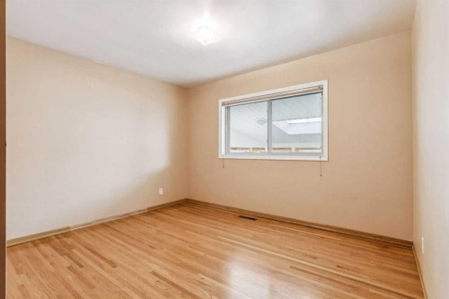 5307 7 Avenue Sw, Calgary, AB - Indoor Photo Showing Other Room