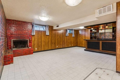 5307 7 Avenue Sw, Calgary, AB - Indoor With Fireplace