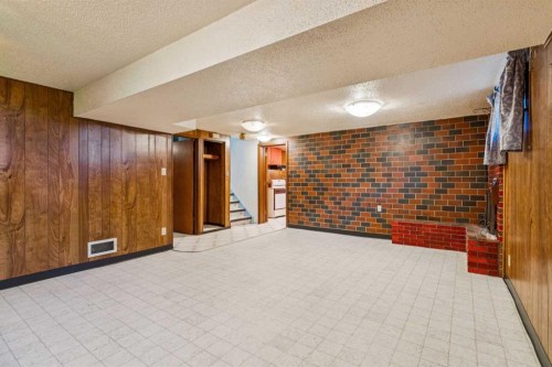 5307 7 Avenue Sw, Calgary, AB - Indoor Photo Showing Other Room