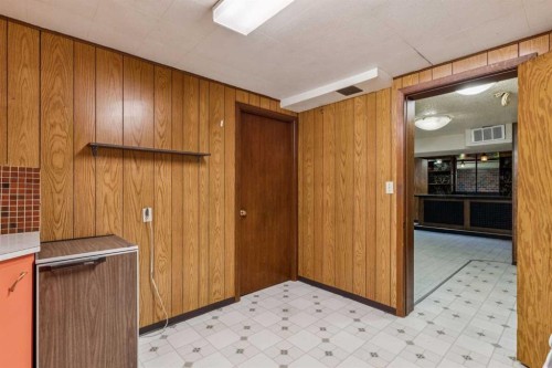 5307 7 Avenue Sw, Calgary, AB - Indoor Photo Showing Other Room