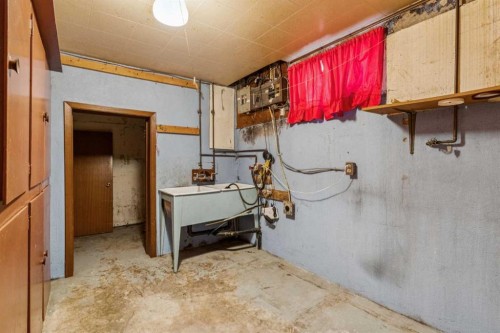 5307 7 Avenue Sw, Calgary, AB - Indoor