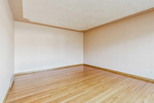 5307 7 Avenue Sw, Calgary, AB - Indoor Photo Showing Other Room