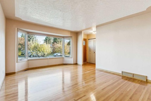 5307 7 Avenue Sw, Calgary, AB - Indoor