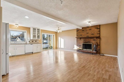 5307 7 Avenue Sw, Calgary, AB - Indoor Photo Showing Living Room With Fireplace