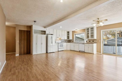 5307 7 Avenue Sw, Calgary, AB - Indoor Photo Showing Kitchen