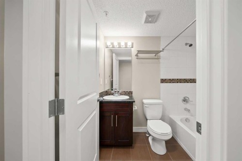 3309-403 Mackenzie Way Sw, Airdrie, AB - Indoor Photo Showing Bathroom