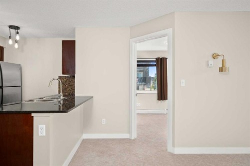 3309-403 Mackenzie Way Sw, Airdrie, AB - Indoor Photo Showing Kitchen