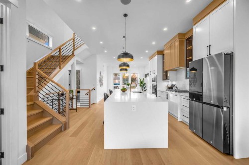 3404 2 Street Nw, Calgary, AB - Indoor Photo Showing Kitchen With Upgraded Kitchen