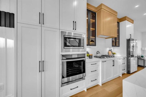 3404 2 Street Nw, Calgary, AB - Indoor Photo Showing Kitchen With Stainless Steel Kitchen With Upgraded Kitchen