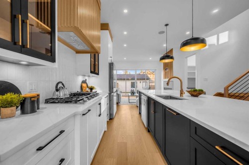 3404 2 Street Nw, Calgary, AB - Indoor Photo Showing Kitchen With Upgraded Kitchen