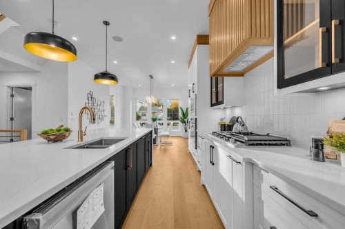 3404 2 Street Nw, Calgary, AB - Indoor Photo Showing Kitchen With Double Sink With Upgraded Kitchen