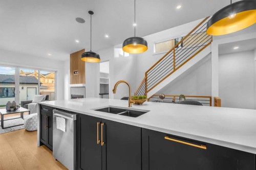 3404 2 Street Nw, Calgary, AB - Indoor Photo Showing Kitchen With Double Sink With Upgraded Kitchen