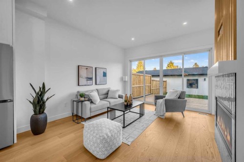 3404 2 Street Nw, Calgary, AB - Indoor Photo Showing Living Room