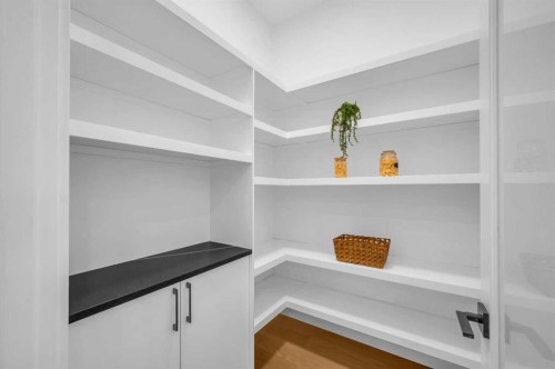 3404 2 Street Nw, Calgary, AB - Indoor Photo Showing Other Room