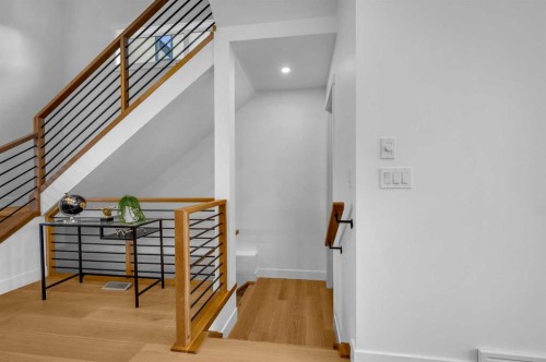 3404 2 Street Nw, Calgary, AB - Indoor Photo Showing Other Room