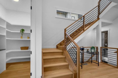 3404 2 Street Nw, Calgary, AB - Indoor Photo Showing Other Room