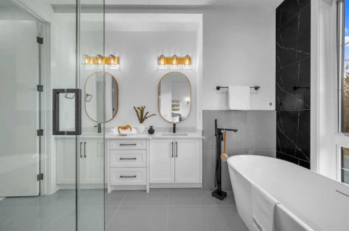 3404 2 Street Nw, Calgary, AB - Indoor Photo Showing Bathroom