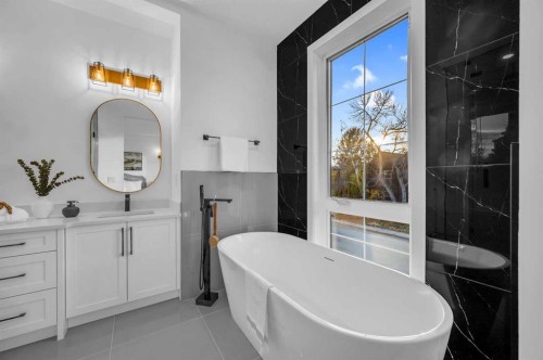 3404 2 Street Nw, Calgary, AB - Indoor Photo Showing Bathroom