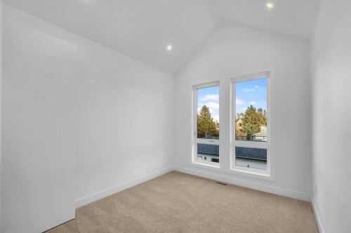 3404 2 Street Nw, Calgary, AB - Indoor Photo Showing Other Room