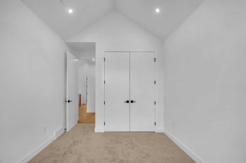 3404 2 Street Nw, Calgary, AB - Indoor Photo Showing Other Room