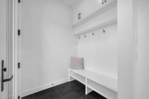 3404 2 Street Nw, Calgary, AB - Indoor Photo Showing Other Room