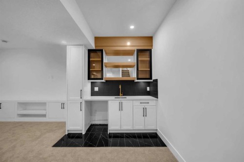 3404 2 Street Nw, Calgary, AB - Indoor Photo Showing Other Room