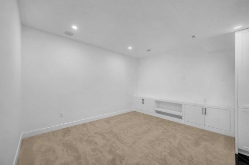 3404 2 Street Nw, Calgary, AB - Indoor Photo Showing Other Room