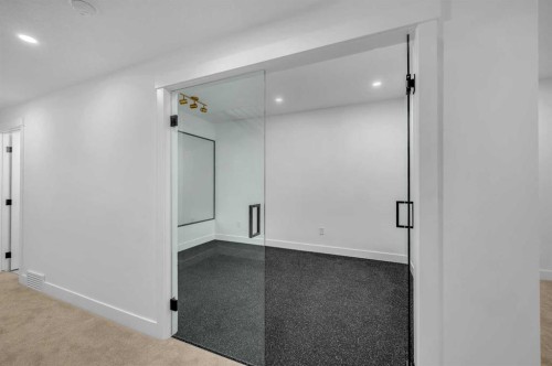 3404 2 Street Nw, Calgary, AB - Indoor Photo Showing Other Room