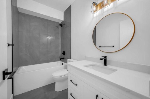 3404 2 Street Nw, Calgary, AB - Indoor Photo Showing Bathroom