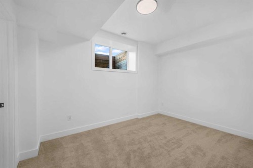 3404 2 Street Nw, Calgary, AB - Indoor Photo Showing Other Room