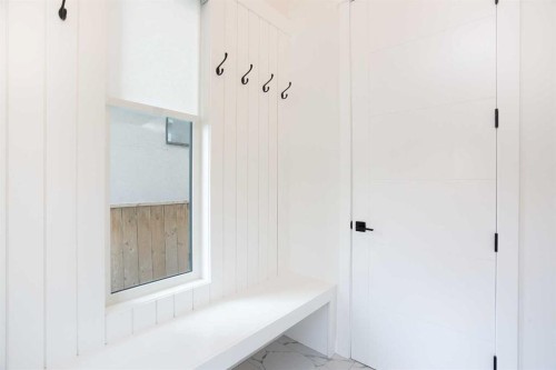 4628 15 Avenue Nw, Calgary, AB - Indoor Photo Showing Other Room