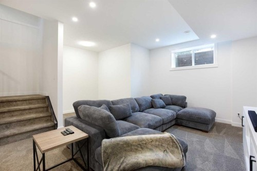 4628 15 Avenue Nw, Calgary, AB - Indoor