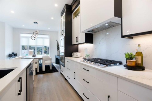 4628 15 Avenue Nw, Calgary, AB - Indoor Photo Showing Kitchen With Upgraded Kitchen