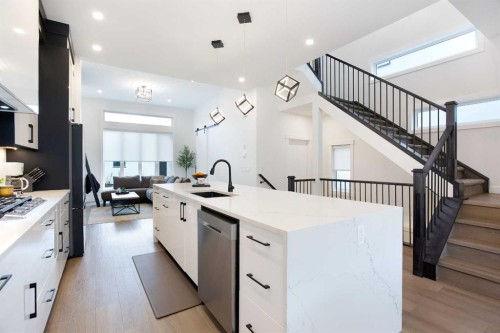 4628 15 Avenue Nw, Calgary, AB - Indoor Photo Showing Kitchen With Upgraded Kitchen