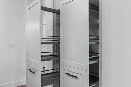 7722 47 Avenue Nw, Calgary, AB - Indoor