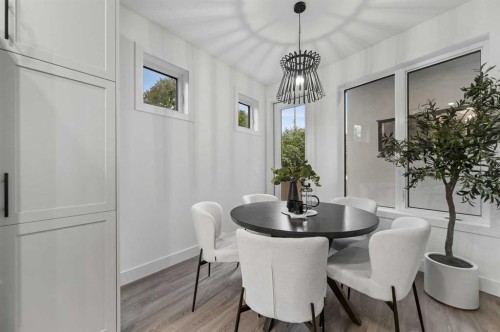 7722 47 Avenue Nw, Calgary, AB - Indoor Photo Showing Dining Room