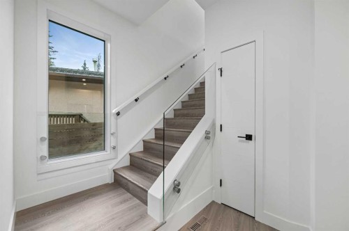 7722 47 Avenue Nw, Calgary, AB - Indoor Photo Showing Other Room