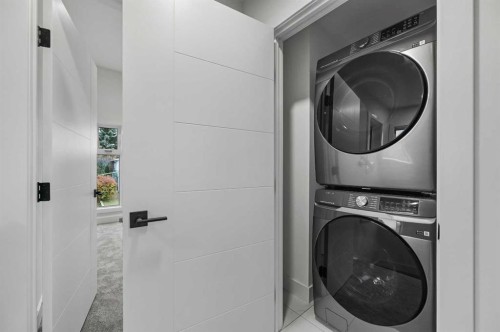 7722 47 Avenue Nw, Calgary, AB - Indoor Photo Showing Laundry Room