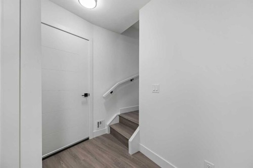 7722 47 Avenue Nw, Calgary, AB - Indoor Photo Showing Other Room