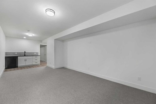 7722 47 Avenue Nw, Calgary, AB - Indoor Photo Showing Other Room