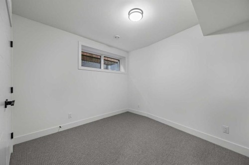 7722 47 Avenue Nw, Calgary, AB - Indoor Photo Showing Other Room