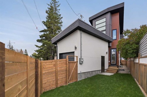 7722 47 Avenue Nw, Calgary, AB - Outdoor