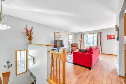 29E Wellington Cove, Strathmore, AB - Indoor Photo Showing Living Room