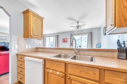 29E Wellington Cove, Strathmore, AB - Indoor Photo Showing Kitchen With Double Sink