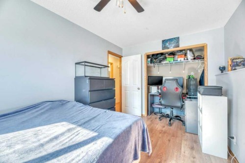 29E Wellington Cove, Strathmore, AB - Indoor Photo Showing Bedroom