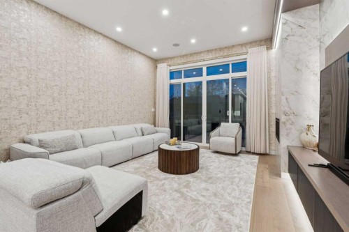 1330 8 Avenue Se, Calgary, AB - Indoor