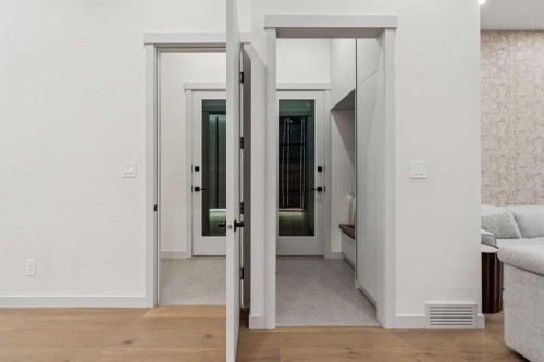 1330 8 Avenue Se, Calgary, AB - Indoor Photo Showing Other Room