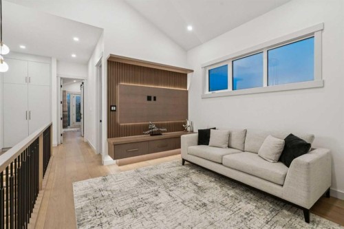 1330 8 Avenue Se, Calgary, AB - Indoor